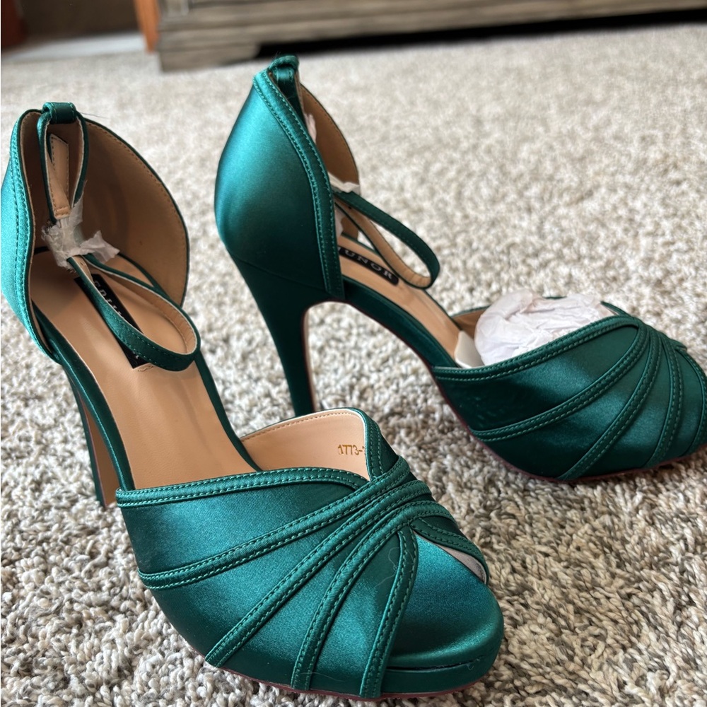 Elegant Green Satin Heels